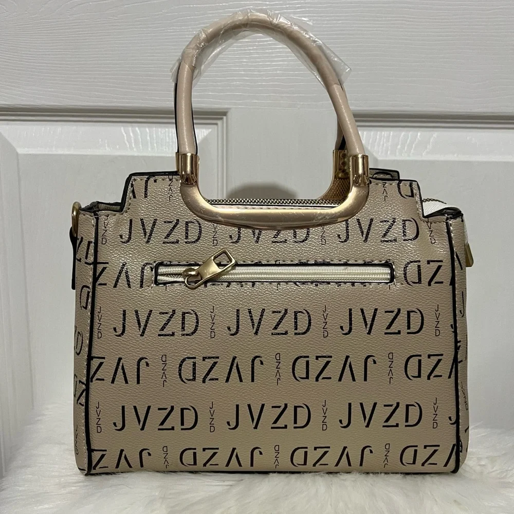 💗 *NEW* Cream Handbag with Gold‎ Hardware